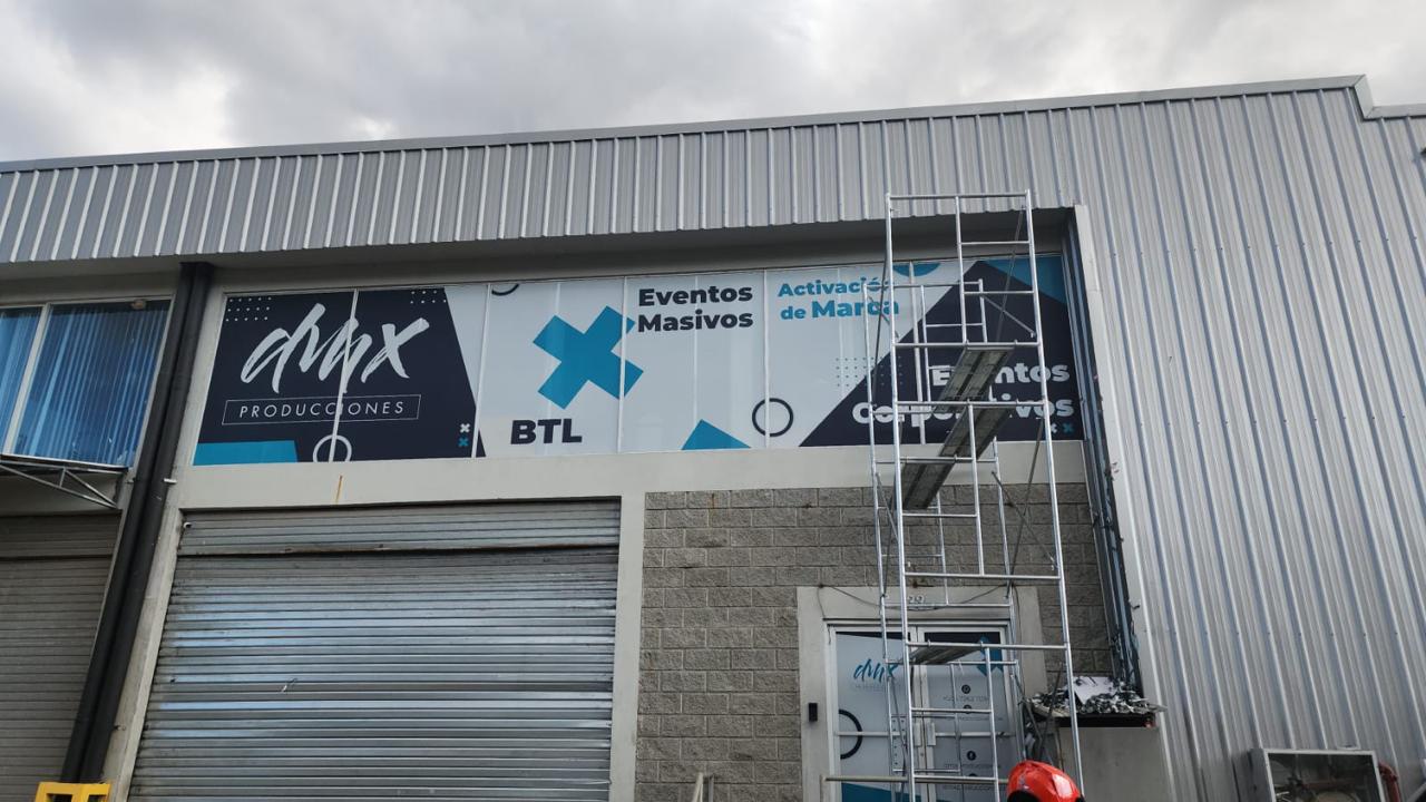 Instalación en Altura de Fachada · DMX BTL