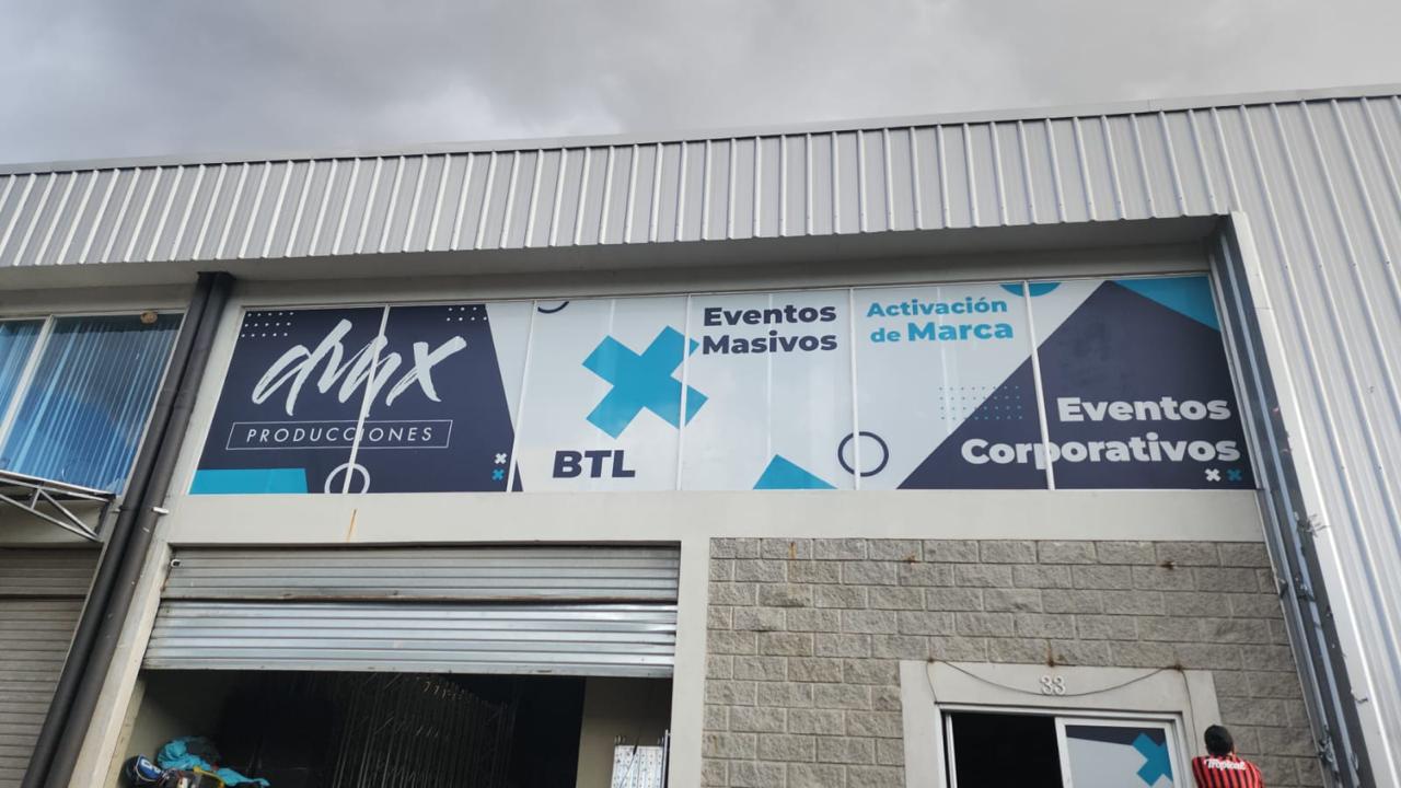 Rotulación de Ventanales Comerciales · DMX