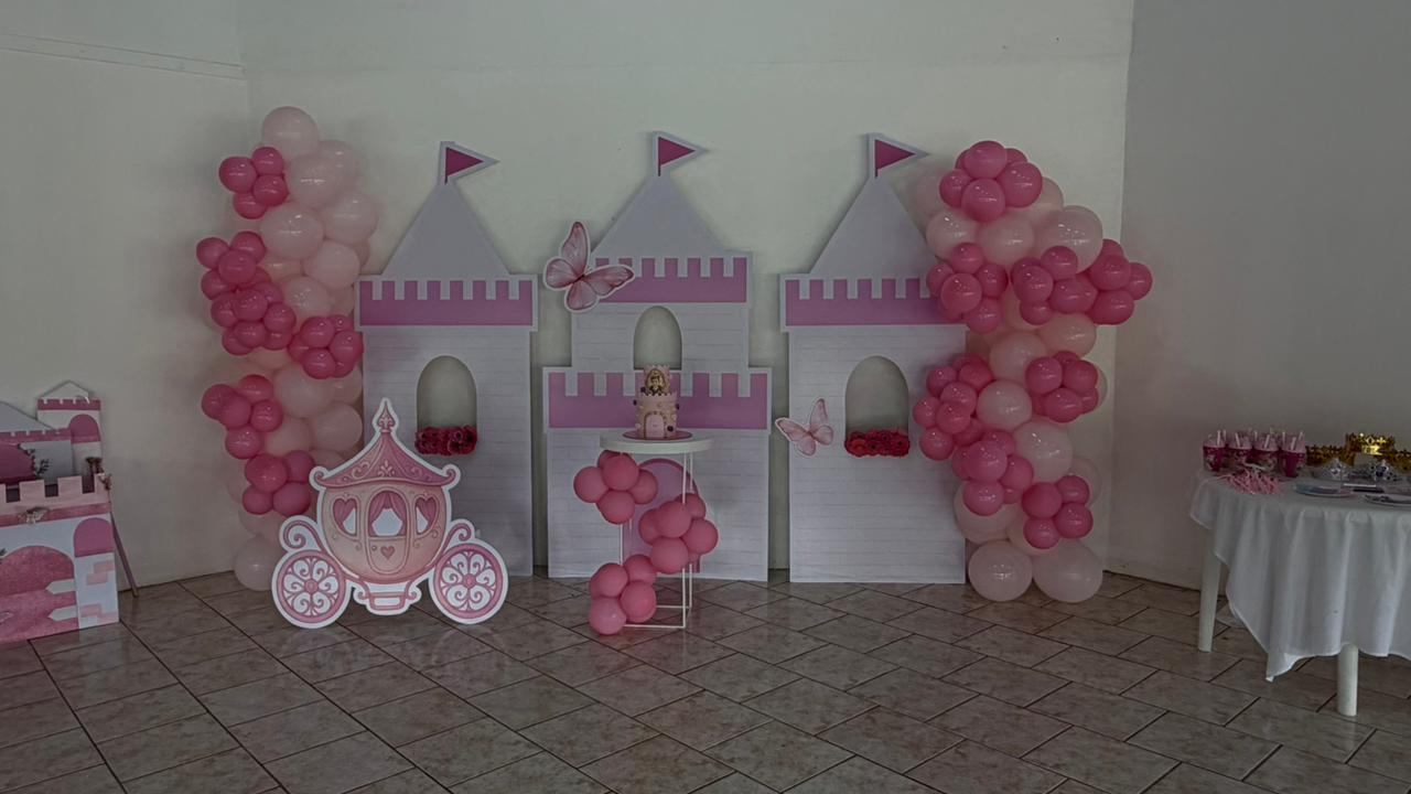 Escenografía y Castillo Troquelado para Fiestas